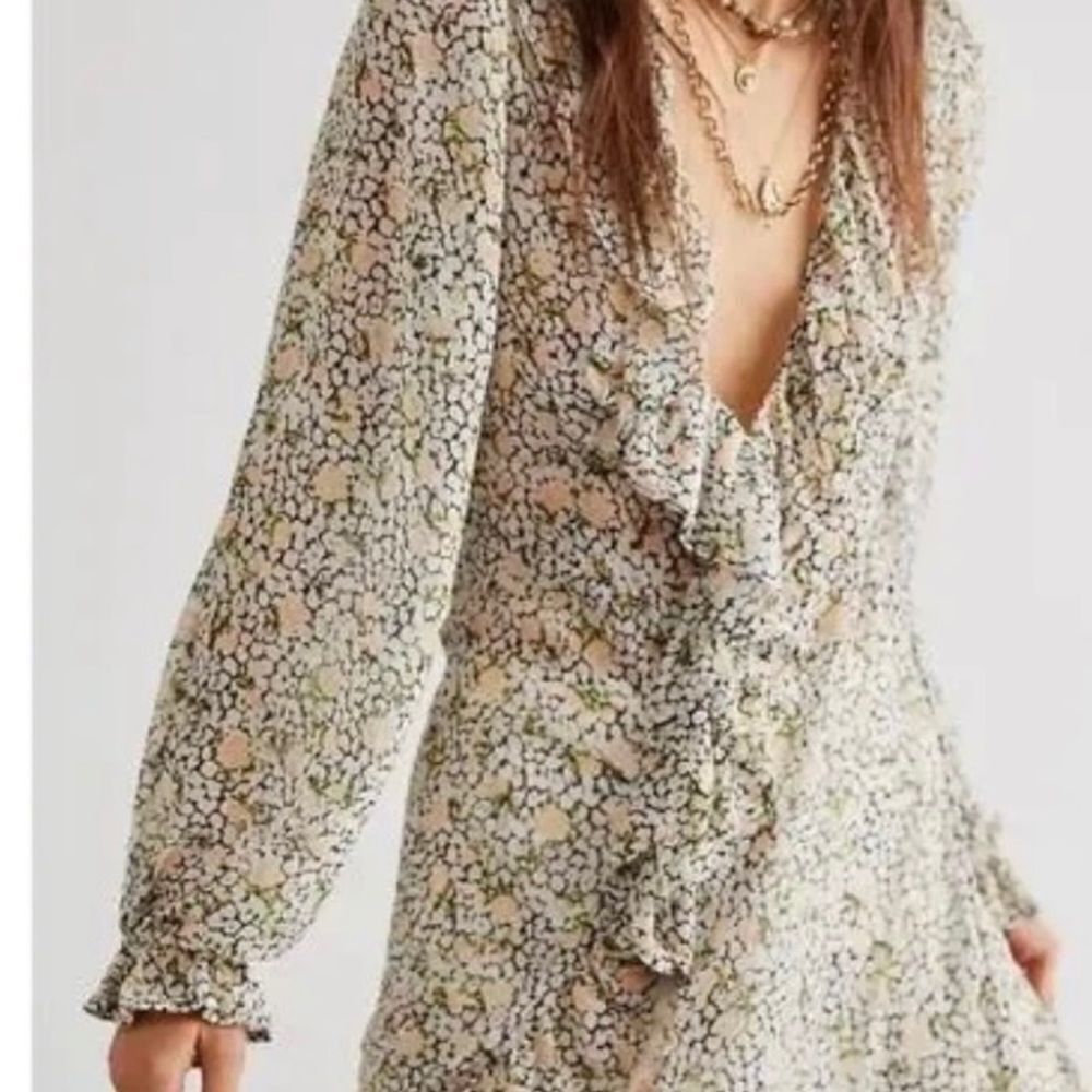 NWT Free People Gigi Floral Chiffon
Maxi Top
Retail $198
Size S - Picture 4 of 14